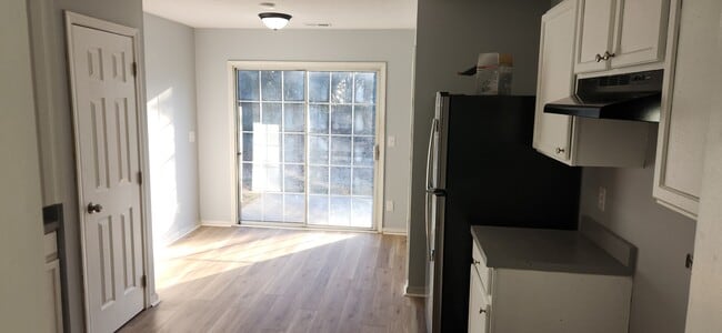 Building Photo - 313 N Water's Edge Dr