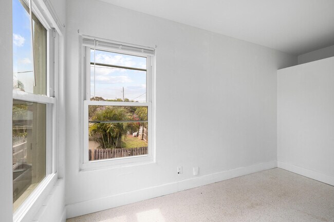 Building Photo - 5411 N Flagler Dr