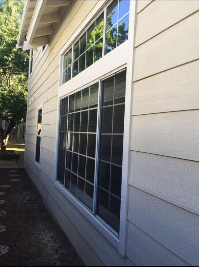 Building Photo - Pleasanton Shadow Cliffs, 3 Bed. 2.5 Bath, Near Top Schools!