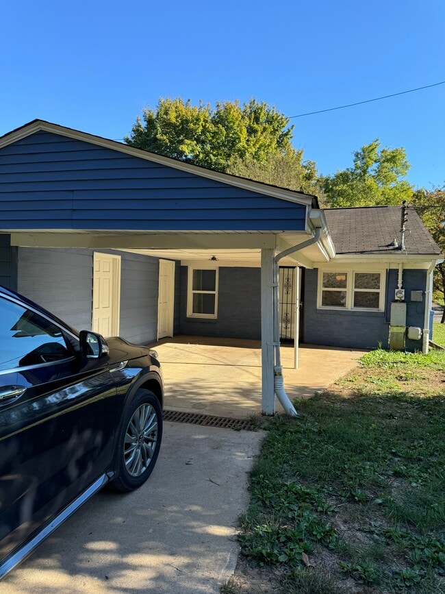 Building Photo - 2301 Brooks Ave
