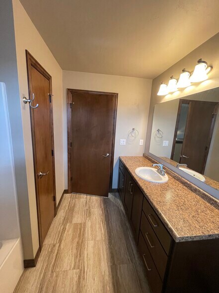 2ND BATH - 629 Diversity Dr