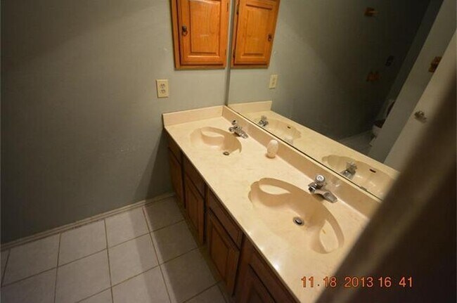 Building Photo - 1418 Hunters Park Dr