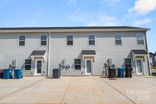 Building Photo - 117 Dogwood Vlg Trl