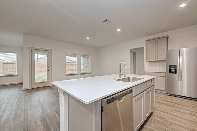 Building Photo - 3418 Lake Landing Ln