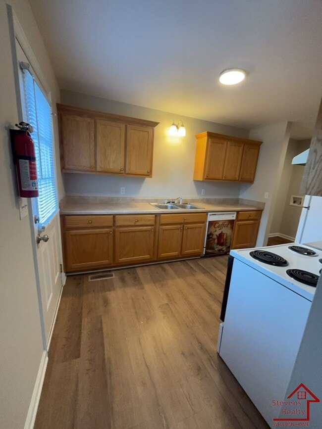 Building Photo - 209 Bermuda Dr