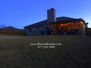 Building Photo - 3BR Home with Fenced in backyard