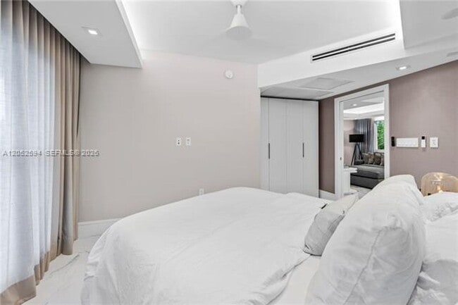 Building Photo - 10190 Collins Ave