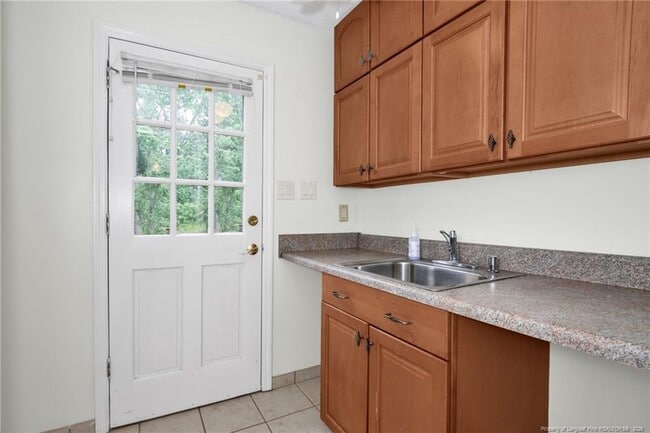 Building Photo - 853 Foxcroft Dr