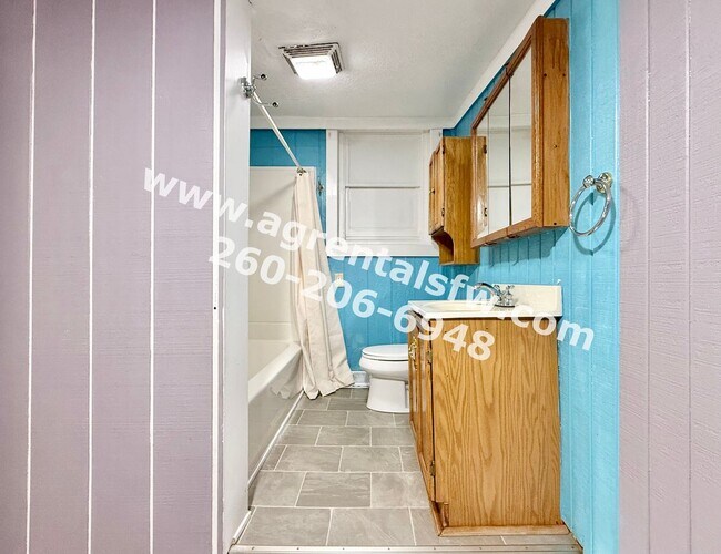 Building Photo - 2122 Olladale Dr