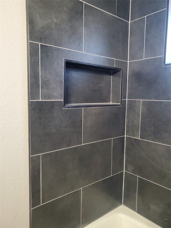 Building Photo - 1806 Maplelawn St