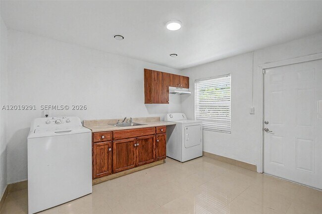 Building Photo - 5917 SW 62nd St