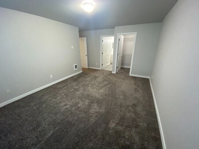 Building Photo - 2 Bedroom with a Den, 1-car oversized detached garage, DuPont Condo