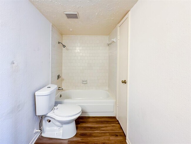 Building Photo - 10555 Turtlewood Ct
