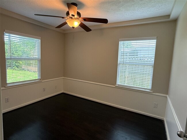 Building Photo - 1807 Firwood Dr