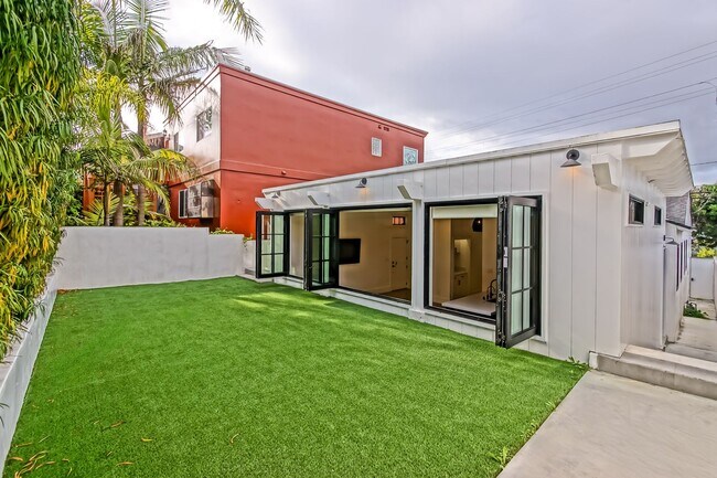 Building Photo - Completely Remodeled, Custom 3BR2BA Home w/ Spacious Floorplan, Amazing Indoor/Outdoor Space, Gat...