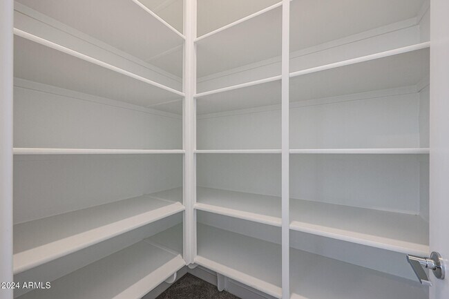 Building Photo - 7606 W Jackrabbit Ln
