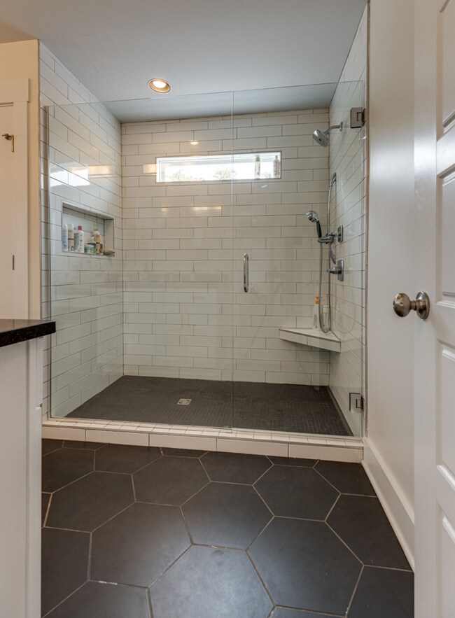 Building Photo - 2405 Chapel Ave