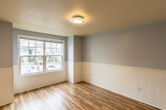 Building Photo - 2455 N Berkshire Rd