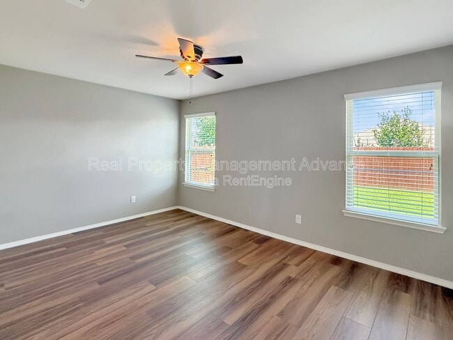 Building Photo - 1305 Savannah Ridge Dr