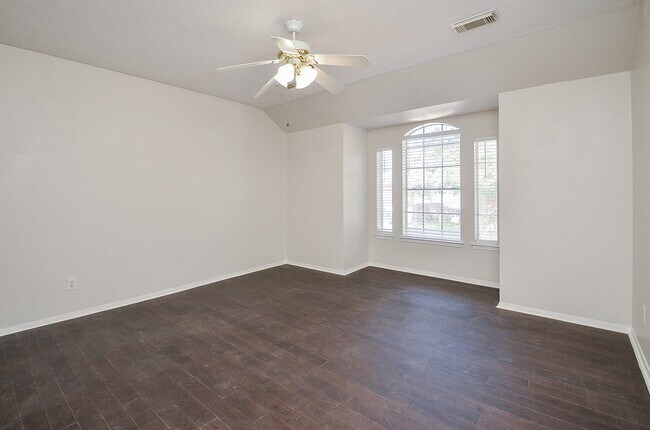 Building Photo - 3027 Texas Oak Dr