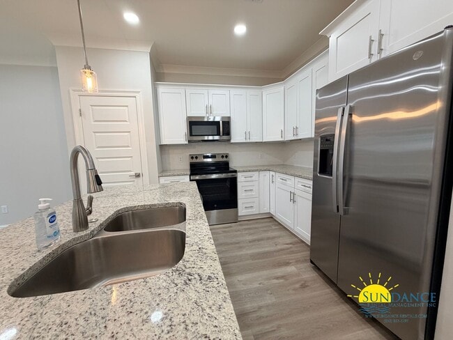 Building Photo - Brand-New 3 Bedroom Townhome in Fort Walton Beach!