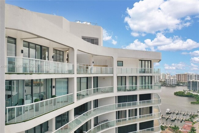 Building Photo - 4000 Island Blvd