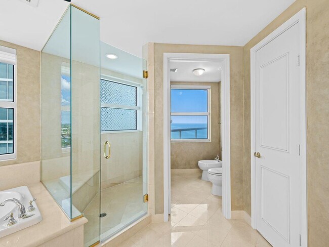 Building Photo - 2110 N Ocean Blvd