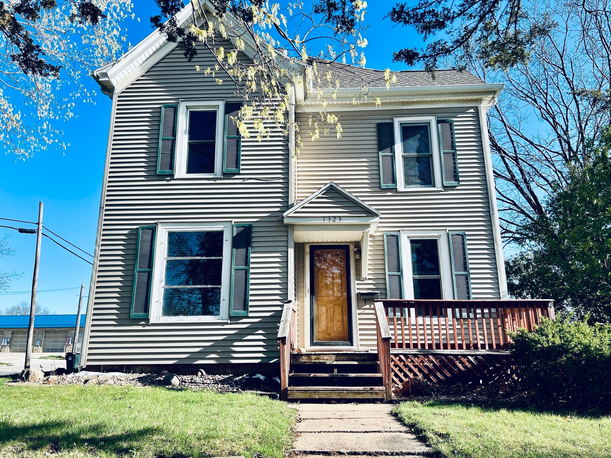 Exterior - 1323 W 2nd St