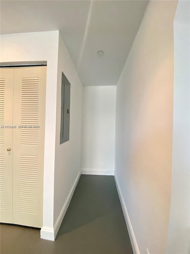 Building Photo - 111 E Flagler St