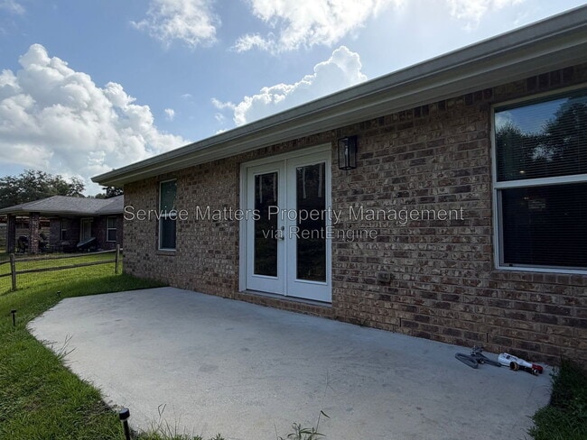 Building Photo - 5553 Riviera Dr