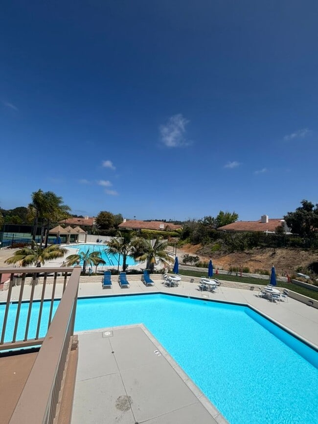 Building Photo - Beautiful 3BD 3.5BA House in La Jolla