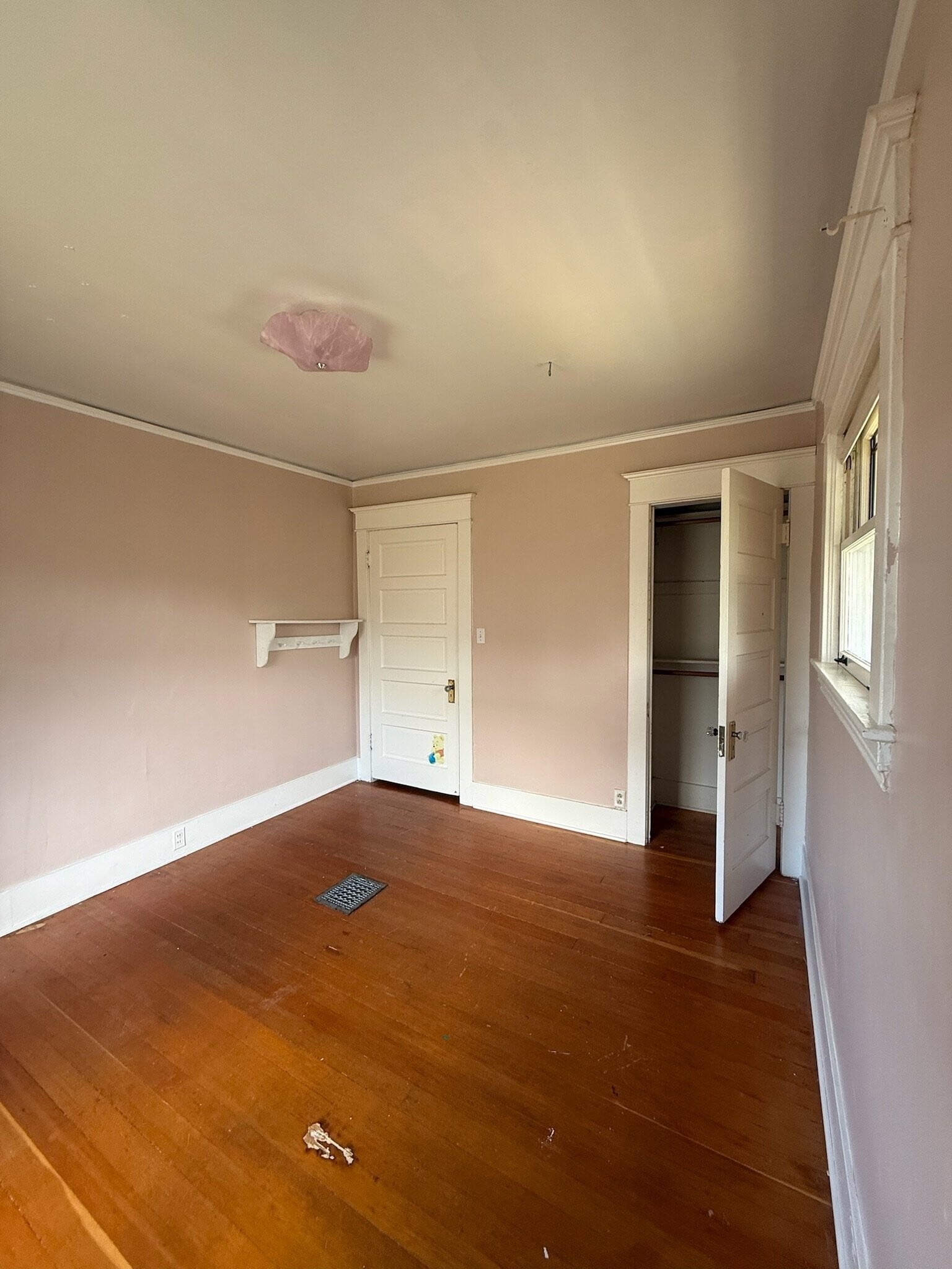 Building Photo - 4534 Thackeray Pl NE
