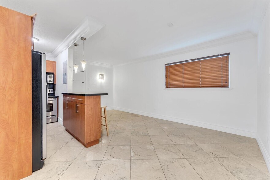 Building Photo - 150 SW 10th St