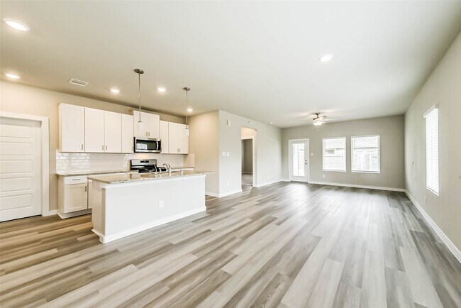 Building Photo - 18602 Etta Pnes Cir