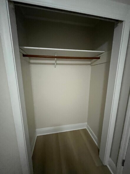 2nd bedroom - 13400 Oakwood Drive