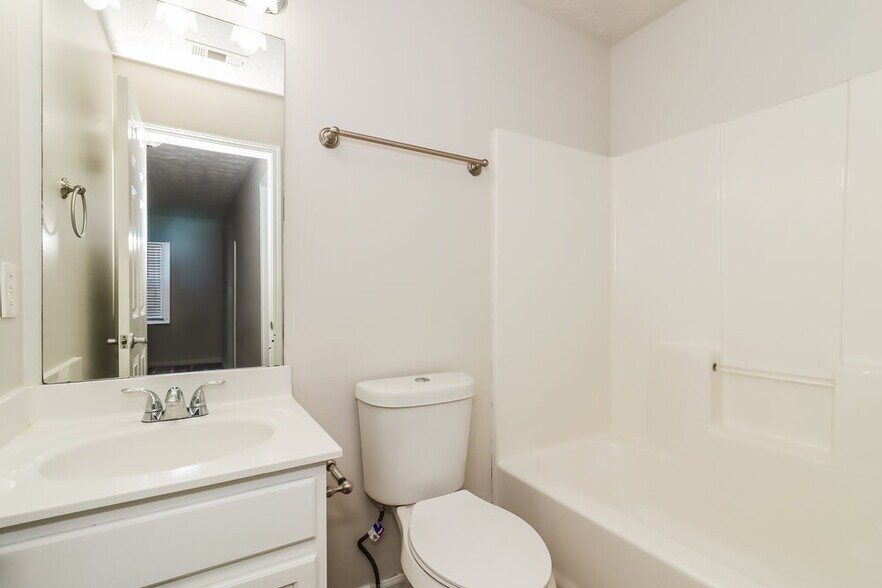 Building Photo - 124 Silver Fox Trail