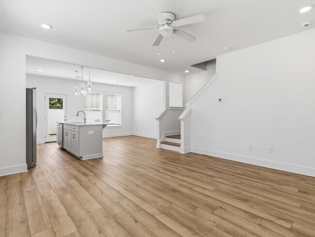 Building Photo - 105 Cobden Ct