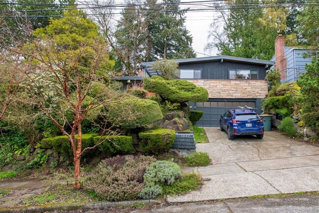 Building Photo - Magnolia 4 bedroom, 3 bathroom