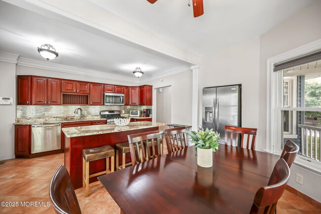 Building Photo - 601 4th Ave