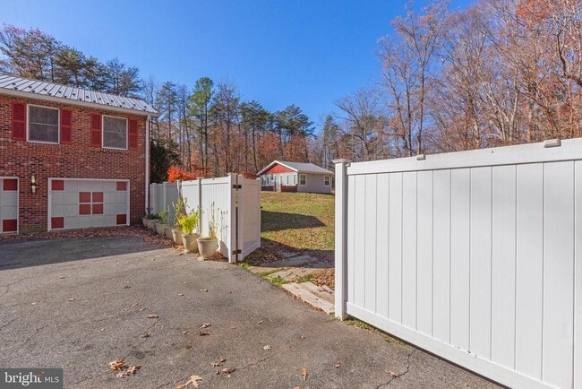 Building Photo - 6245 Cracklingtown Rd