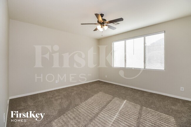 Building Photo - 635 W Desert Hills Dr