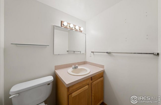 Building Photo - 2615 Anemonie Dr