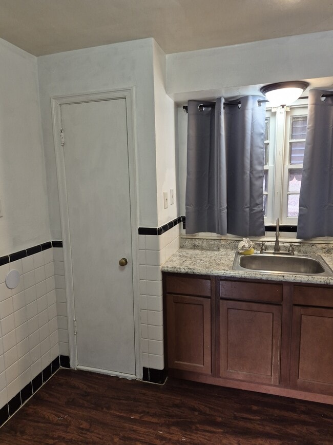 Building Photo - 8835 Murvale Dr