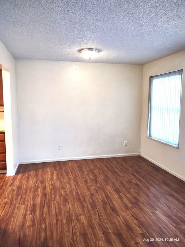 Building Photo - 2-bedroom Condo Available in Quiet Senior-...