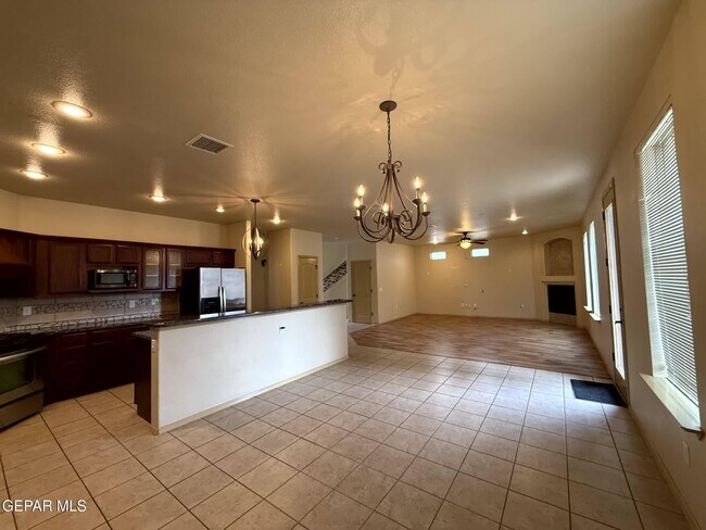 Building Photo - 11533 Merejildo Madrid St