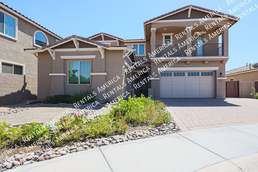 Building Photo - 4121 E Yellowstone Pl