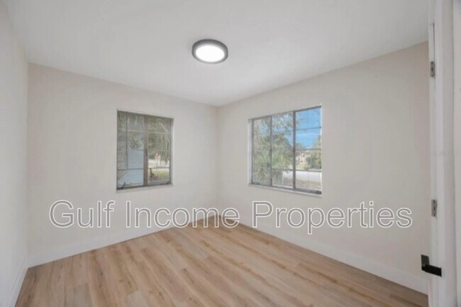 Building Photo - 1934 18th Ave S