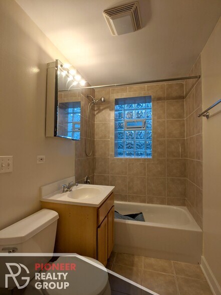 Building Photo - 3240 N Clifton Ave