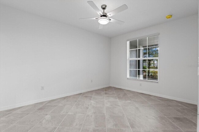 Building Photo - 12440 Wellen Golf St