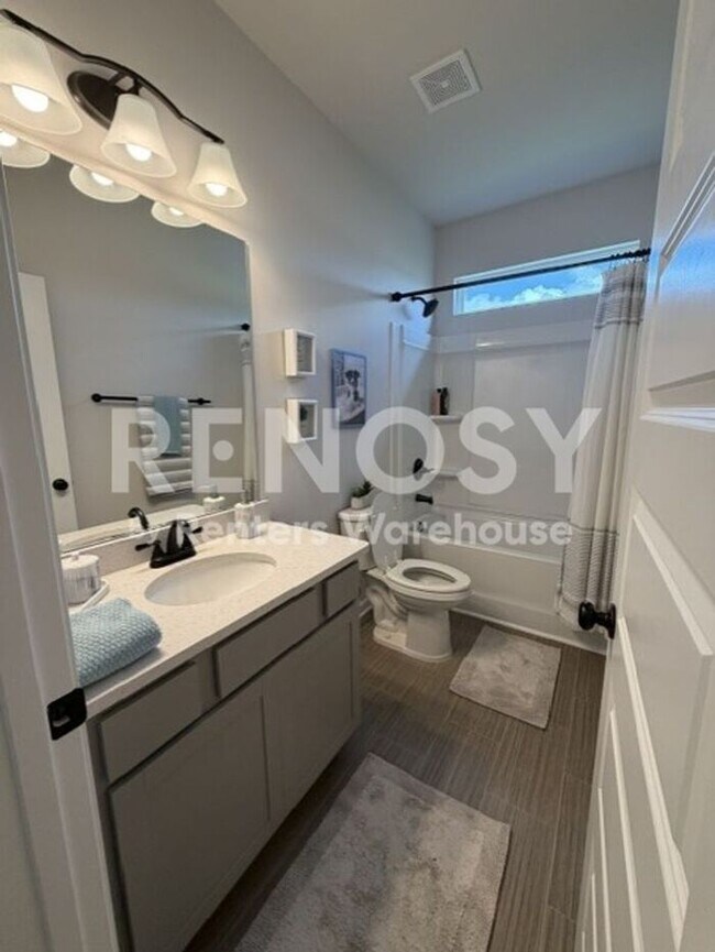 Building Photo - The fully furnished 3 Bedroom 3 bath home is just what you need!